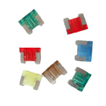 Low Profile 10.9mm Zinc Alloy Mini Blade Fuse Rated 32VDC 58VDC 60VDC 15A Blue For Automotive Passenger Car